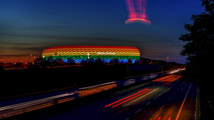 Ufo über Allianz Arena.jpg